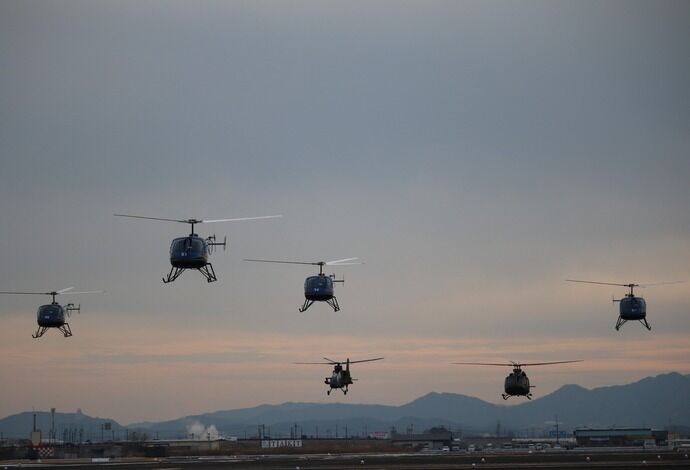陸自明野駐屯地所属ヘリコプター、年頭編隊飛行訓練を実施！