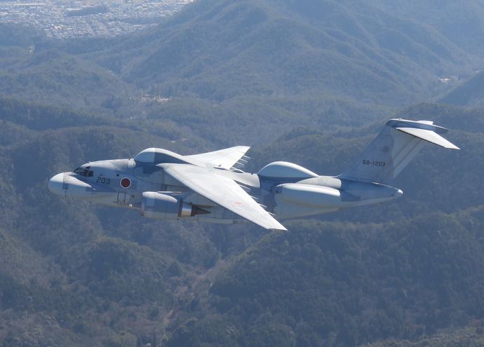 空自航空開発実験団、C-2改修の新電子戦機公開…機首がカモノハシに！