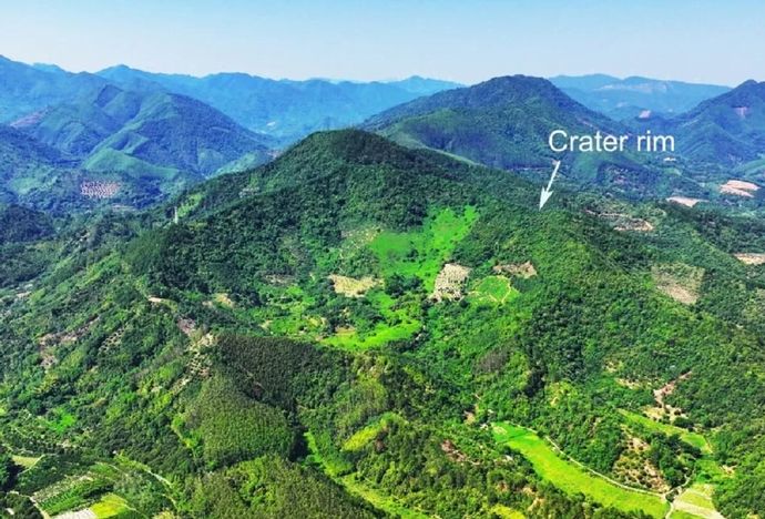直径900mの天体衝突クレーター、中国の山岳地帯で確認…過去1.2万年間で最大規模！