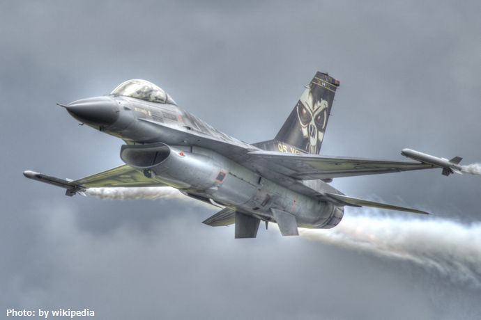 3機の余剰F-16戦闘機を「有人機が命令する無人随伴機」の試作機に改修中…斥候、囮、SEAD、危険任務用途に！