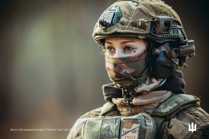 彼女たちは、単なる軍服を着た女性たちではありません！