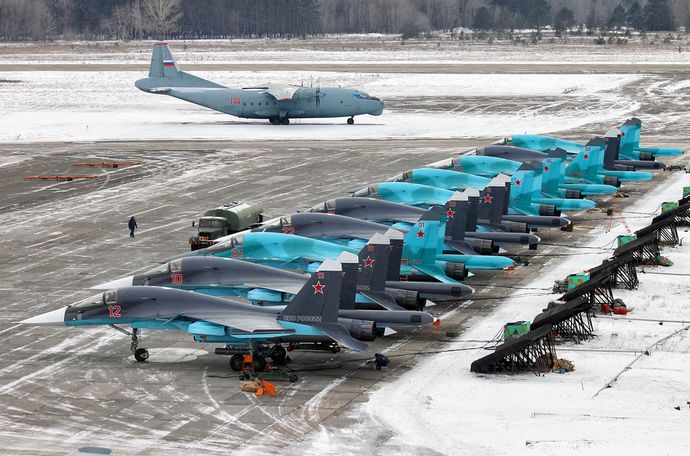 ウクライナ特殊部隊、モスクワの南東約900キロにあるマリノフカ飛行場でSu-34戦闘機4機を撃破！