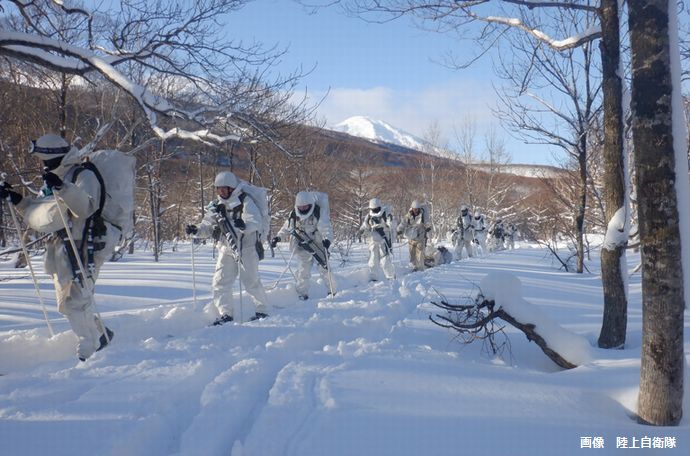 「猛吹雪で前が見えなくて不安だったが…」陸自青森駐屯地の隊員たちが八甲田山雪中訓練を実施！