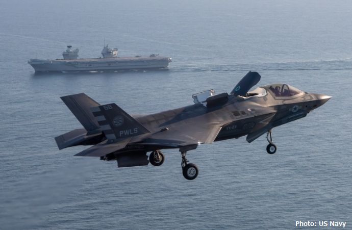 特別に改造された米空軍のF-35B戦闘機、重装備のまま英海軍空母に着艦！
