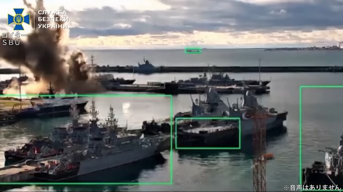 ロシア海軍キロ級潜水艦が大爆発…ノボロシースク港で巨大水柱！