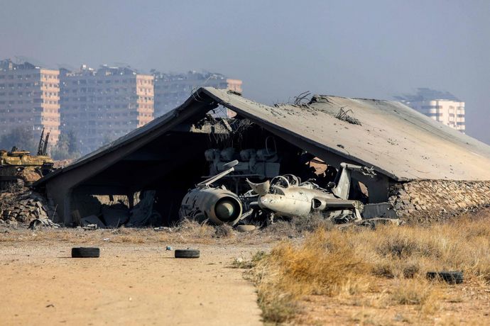 イスラエル、アサド政権崩壊後のシリアに激しい空爆350回以上実施…標的は戦闘機や戦車など！