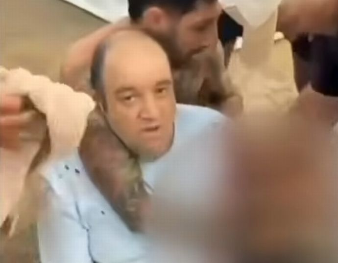 豪ビーチ銃乱射事件、犯人から銃を奪った「英雄」はシリア出身のムスリム！