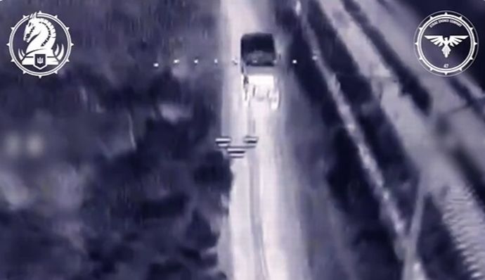 ロシア軍の戦車「闇に紛れた刺客」に次々と撃破される…ウクライナ軍が夜襲映像を公開！