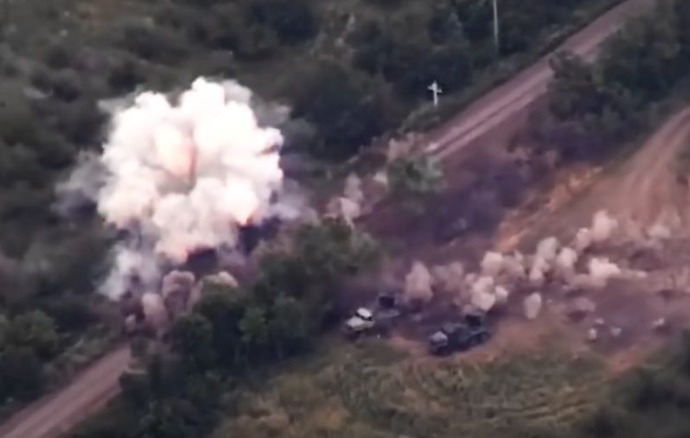 全然当たらない高機動ロケット砲HIMARSも…加害半径が良くわかる動画！