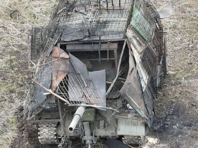 クラスノホリウカ近郊で破壊されたロシア軍の亀戦車！