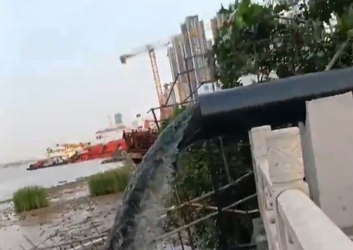中国広州の工場、汚水をそのまんま海に垂れ流し…多くの魚が死ぬ！