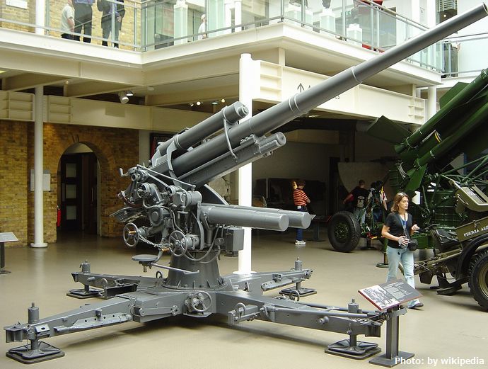 門真市の防空は任せろ！巨大な高射砲「8.8cm FlaK アハト・アハト」を持つフィギュア制作の海洋堂