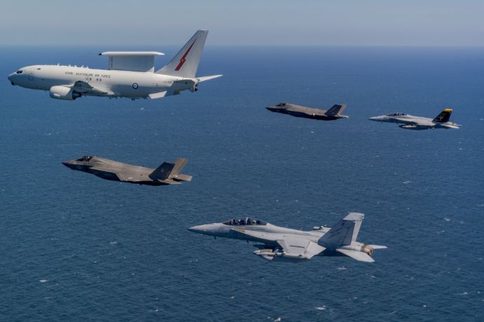 オーストラリア空軍と米太平洋空軍機が、複数機種で高度な戦闘訓練を実施！