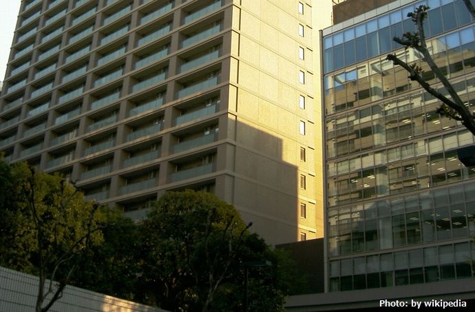オートロックを通過して議員宿舎に不法侵入…それでも岩屋外相が被害届を出さないワケとは？！