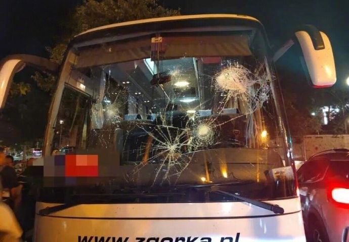 仏マルセイユで中国人観光客41人を乗せたバスを暴徒が襲撃…数人が軽傷！