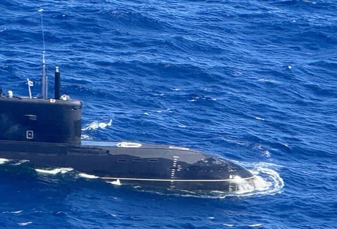  南シナ海に「ブラックホール」が浮上、世界で最も静かなロシア攻撃用潜水艦を補足…フィリピン海軍！
