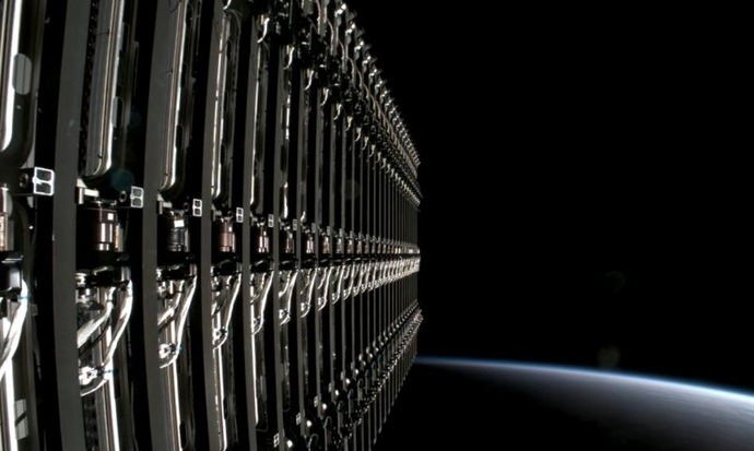 スペースX、宇宙の交通整理システム「Stargaze」を発表…1万機のStarlinkが低軌道の守護神となる日！