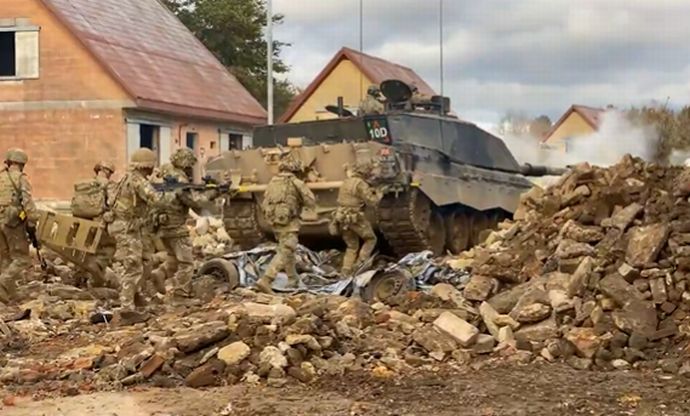 戦車は敵戦車と対峙する方向の装甲が厚くなっているけど、ドローン出現以降では陸軍の戦術が更新される！