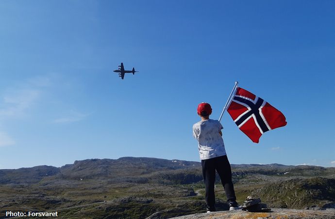 ノルウェー空軍運用の哨戒機P-3「オライオン」が退役…機体に36年乗り続けた老兵も一緒に引退へ！