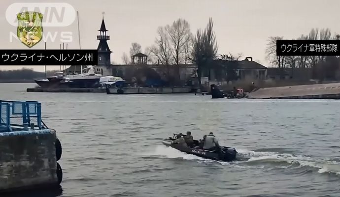 ヘルソン対岸に橋頭堡確保か、ウクライナ軍特殊部隊が東岸の塔に国旗を掲げた映像を公開！