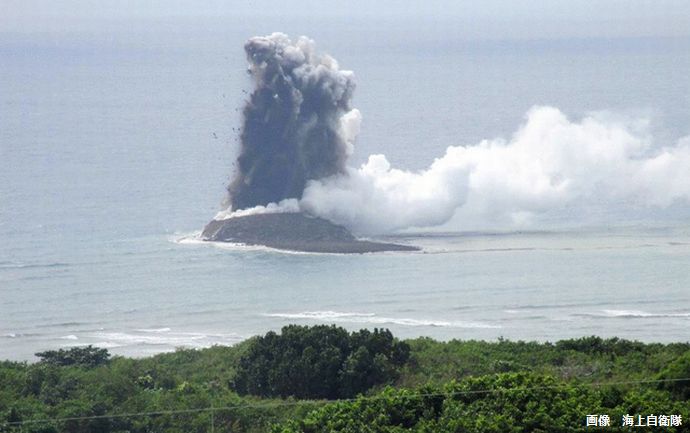硫黄島沖の噴火でできた新しい島、直径100メートルに…噴火が続けばさらなる拡大も！