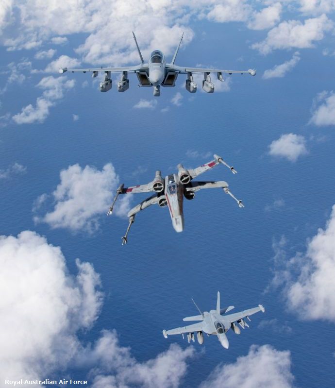 XウィングとF-18Aが飛行…「スター・ウォーズの日」を記念してオーストラリア軍が画像を公開！
