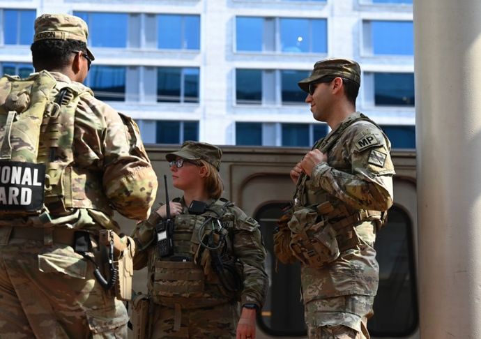 ホワイトハウス付近で銃撃、治安警戒中の州兵2人が負傷…警察が容疑者確保！