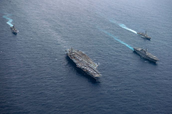 海自ヘリ搭載護衛艦「いせ」、米海軍ニミッツ空母打撃群と太平洋から東シナ海にかけて共同訓練を実施！