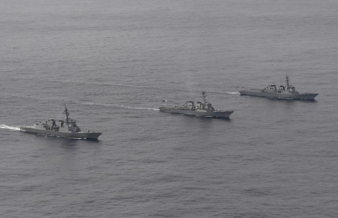 韓国海軍とと海上自衛隊の共同訓練中止へ…韓国空軍機への給油中止が影響か！
