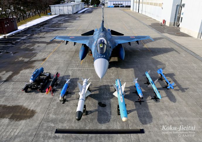 機体寿命的に無駄なんだろうけどF-2を改修してF-16v以上の性能に強化出来ないのかな？！