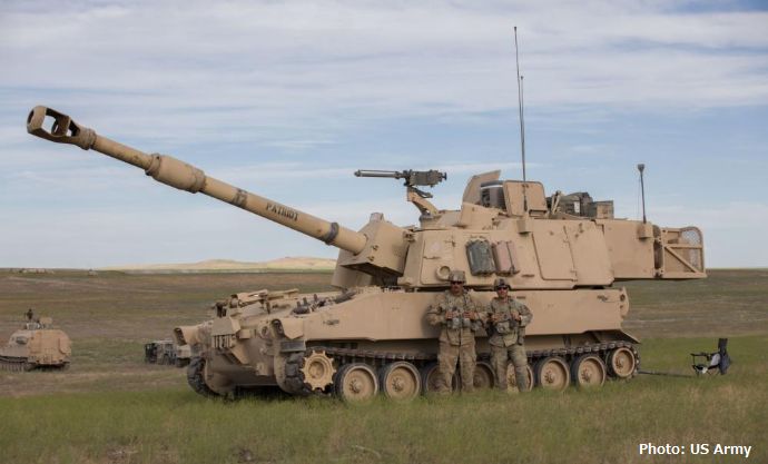 M109A6パラディン155ミリ自走りゅう弾砲部隊が戦闘部隊に支援砲撃を実施…米陸軍演習！