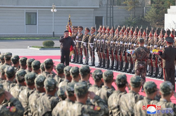 自由を味わっている北朝鮮兵が戦闘ではなく、応急処置キットのアルコール消毒液を摂取し死亡！