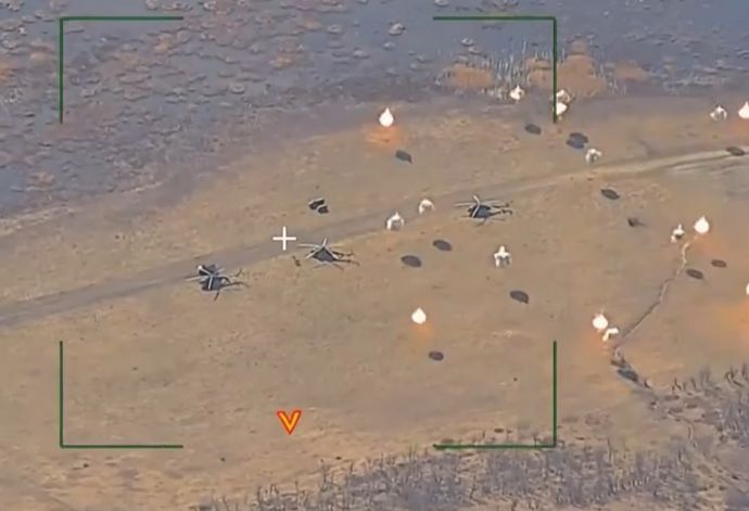 駐機中のウクライナ軍Mi-8ヘリにクラスター弾で攻撃、2機を破壊…ロシア国防省が動画を公開！