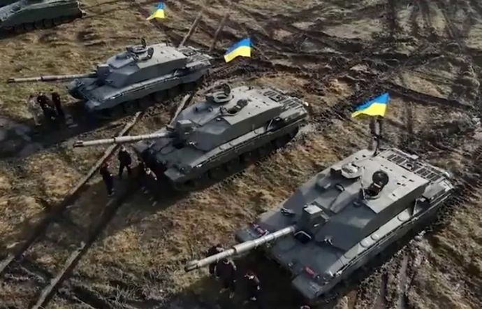 「ばかデカくて、すごくうるさい」ロシア兵がおののくウクライナ軍チャレンジャー2戦車の戦い方！