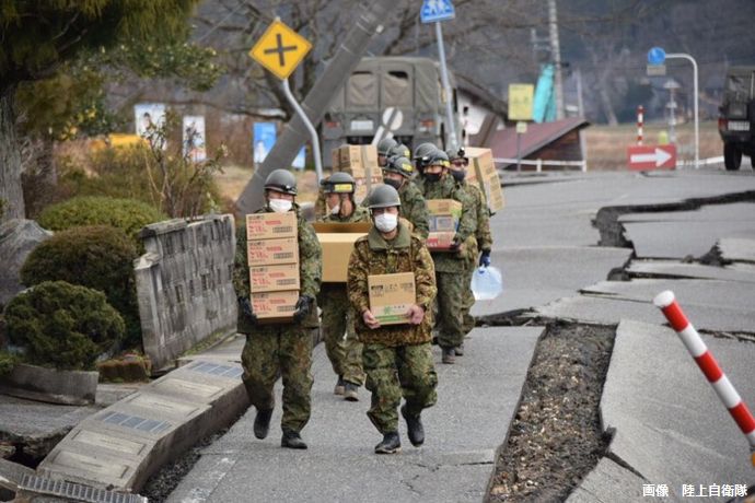 「靴の中ぐちゃぐちゃ」災害派遣で支給される自衛隊装備品のモロさ…身銭切る自衛官も！