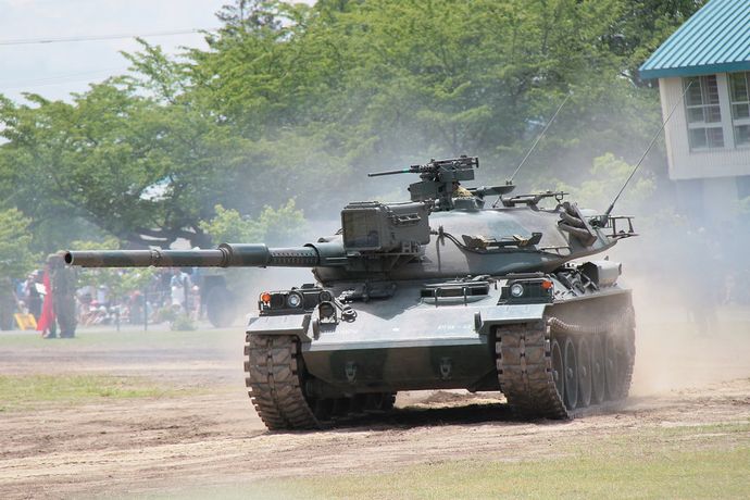 1280px-JGSDF_Type74Tank20130623-01