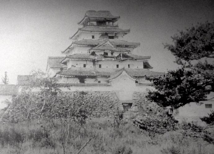1280px-AizuCastle