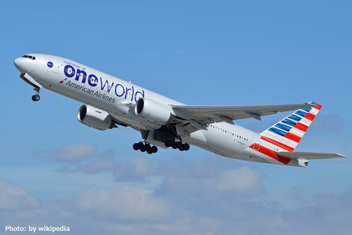 米アメリカン航空機、出発直後に急上昇…管制官の指示で山脈衝突を回避！