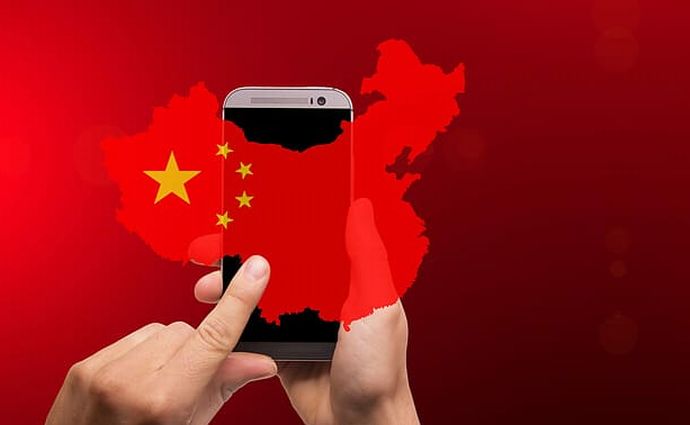 中国政府がスマホ使用を制限へ、18歳未満は1日2時間までの「未成年モード」を設ける方針！