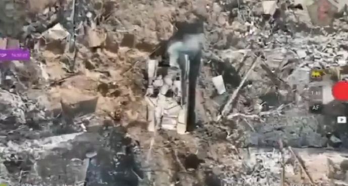 ウクライナ軍第5旅団のドローン爆撃により炎上するロシア軍のT-90M戦車！
