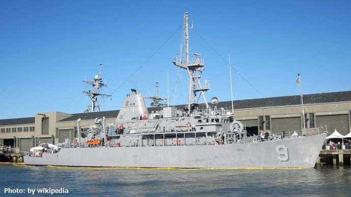 アメリカ海軍の掃海艦「パイオニア」が14年ぶりに石垣島に寄港…「民間港を使うな」と市民らが抗議！