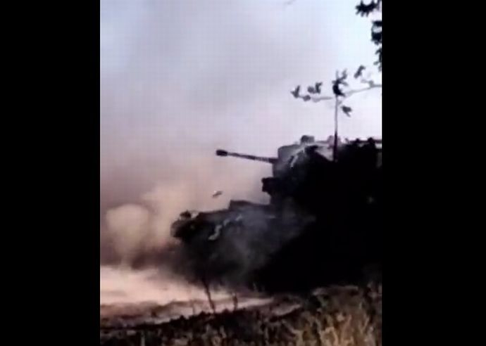 バリバリバリ…戦闘射撃中のウクライナ軍のゲパルト対空戦車！