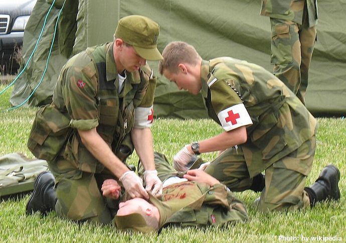 戦争映画でよく見る「モルヒネ」、痛みを消すメカニズムをついに解明！