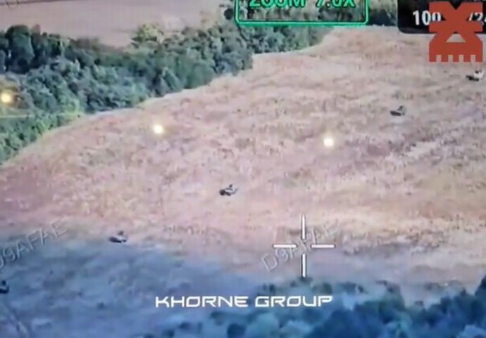 クルスク方面の国境を突破するウクライナ軍部隊の新たな映像…規模は2個大隊！