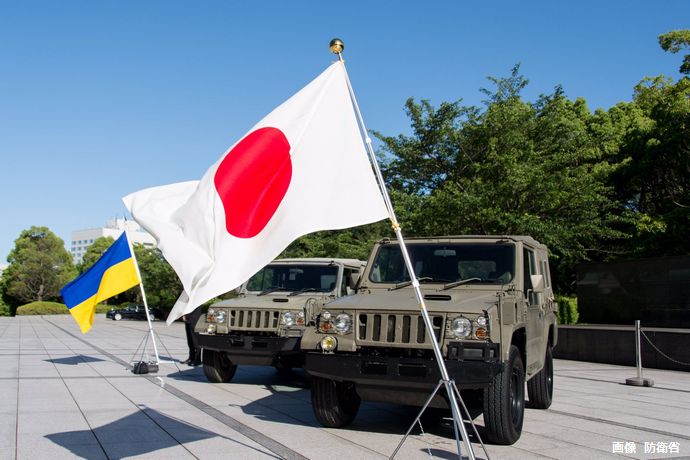 自衛隊の1/2tトラック2台がウクライナに向けて日本を出発…輸送機飛ばしたのかな？！