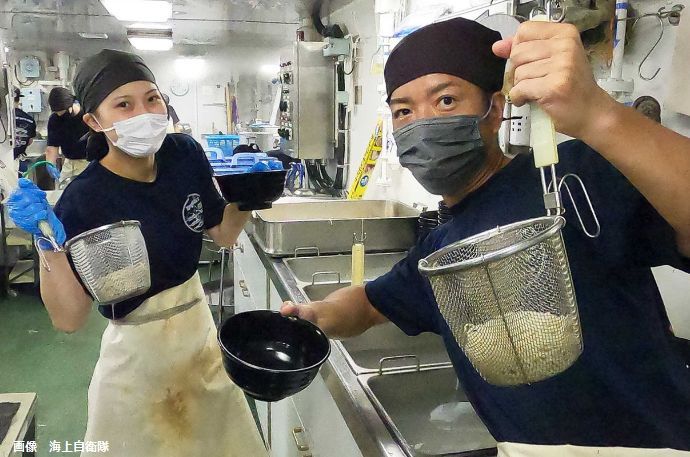 海上自衛隊、毎月11日は「めんの日」とされています！