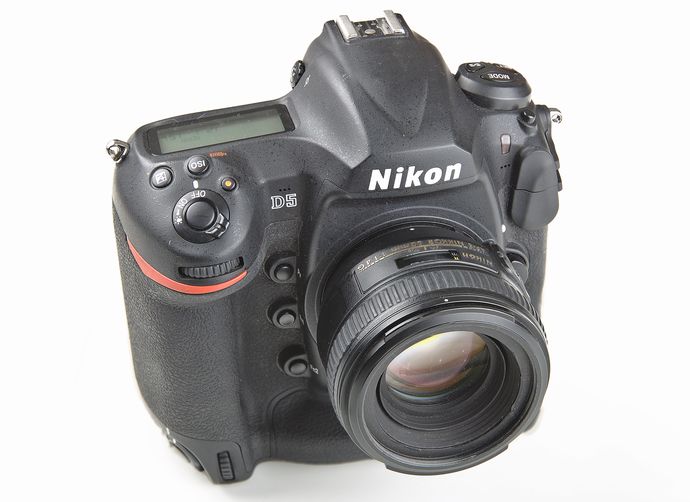 なぜNASAはアルテミスII計画にニコン「D5」を選んだのか？！