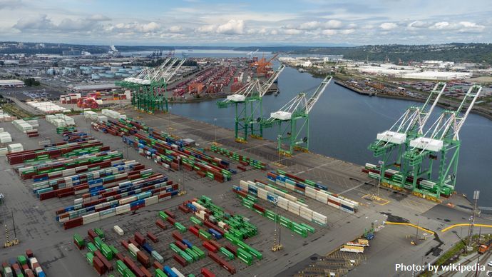 米国の輸入、中国が15年ぶり首位から陥落…前年から25%減少！