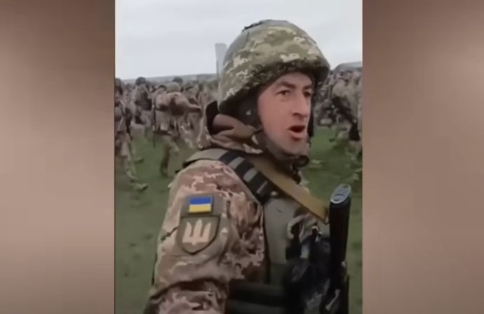 ウクライナ歩兵の大軍、何が起こる？…松明をいっぱい立てた偽軍勢みたい！