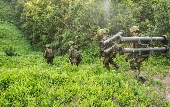 陸自隊長「許可取れ」迫る、抗議活動の市民団体メンバーに…沖縄県宮古島！